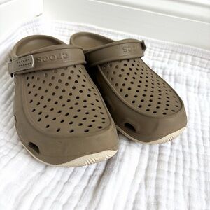 Crocs Swiftwater Deck Clogs Brown Water Shoes Slip On Men’s 9 Women’s 11